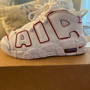 DEAL!! New in box, Nike air more up-tempo.